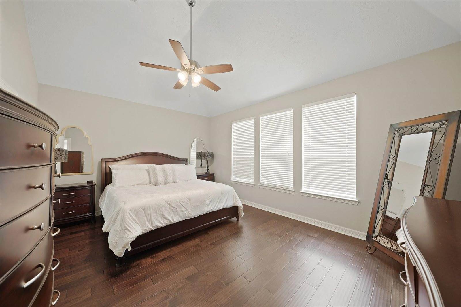 2011 Huntington Lane, Richmond, TX 77406