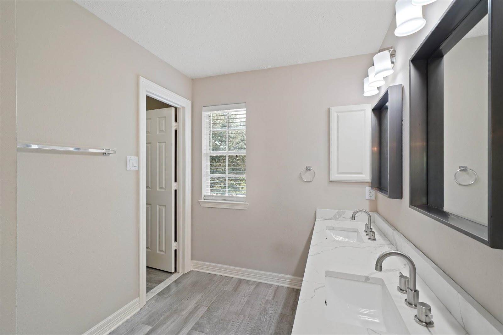 2011 Huntington Lane, Richmond, TX 77406