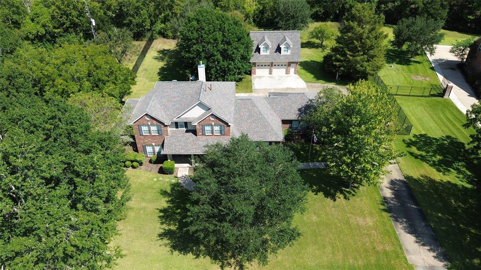 2011 Huntington Lane, Richmond, TX 77406