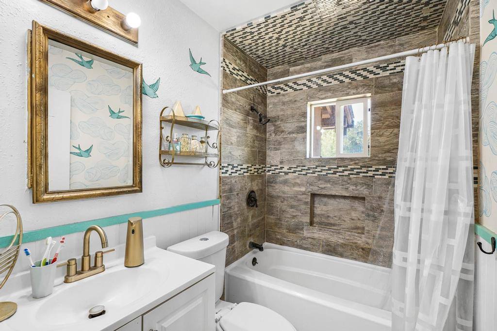 1021 Alamos Ave, Sacramento, CA 95815