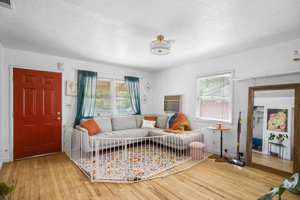 1021 Alamos Ave, Sacramento, CA 95815