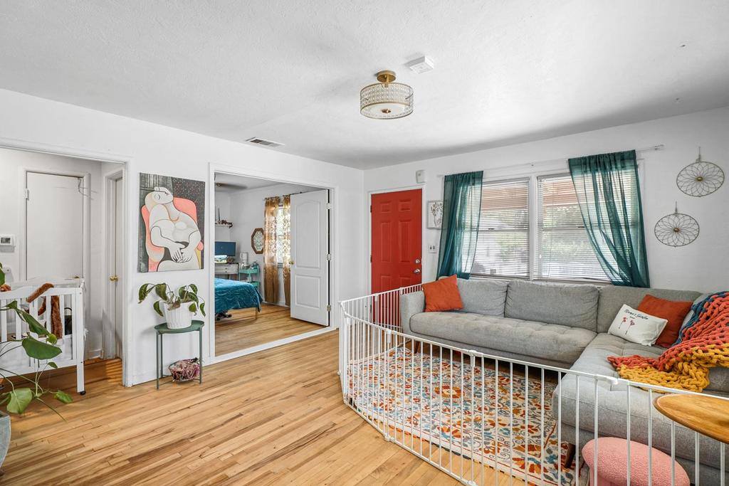 1021 Alamos Ave, Sacramento, CA 95815