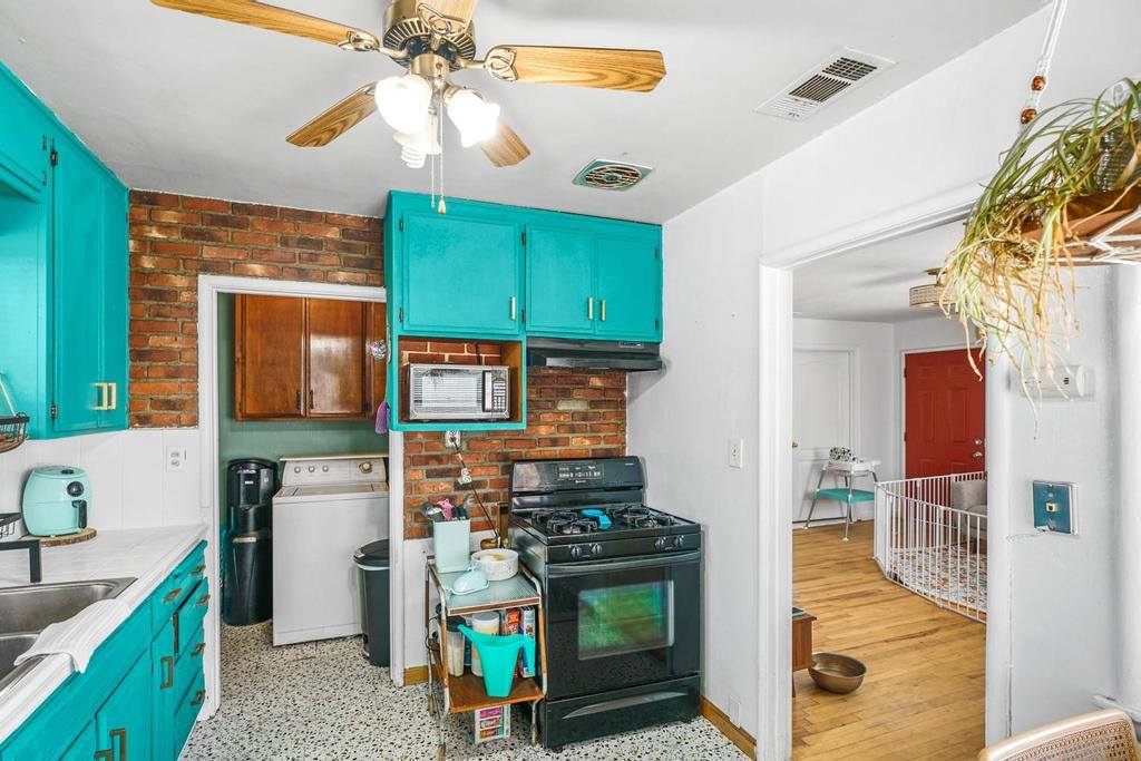 1021 Alamos Ave, Sacramento, CA 95815