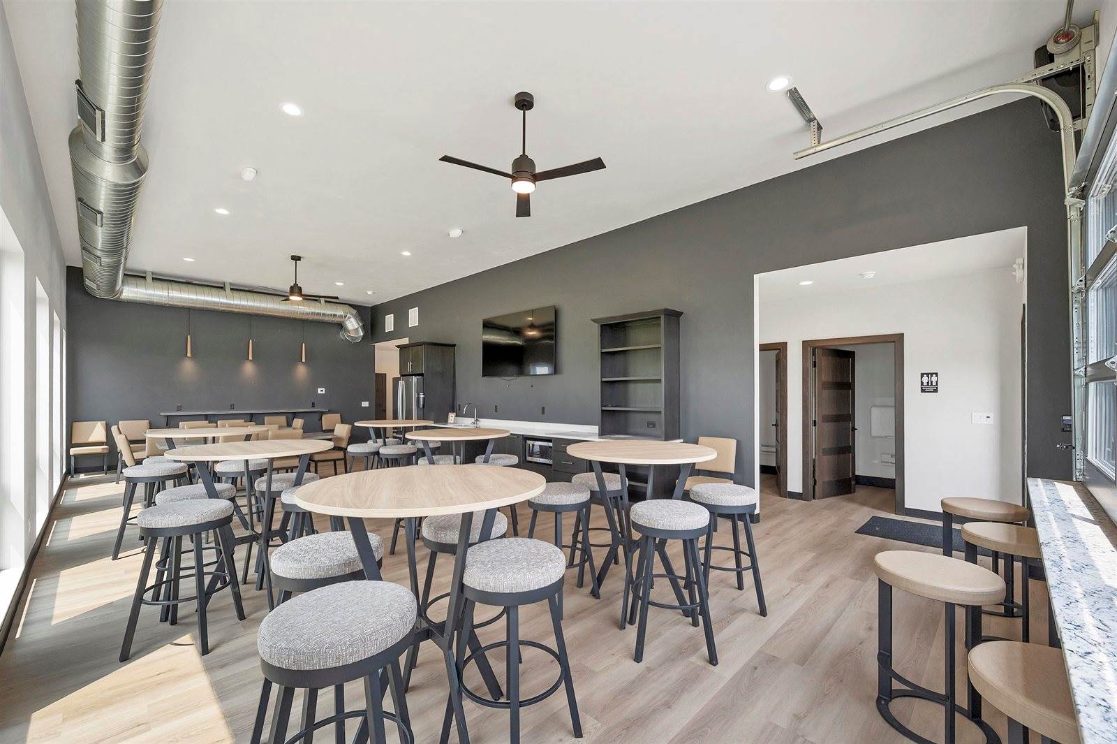 433 Aldon Circle, #207, Ashwaubenon, WI 54304