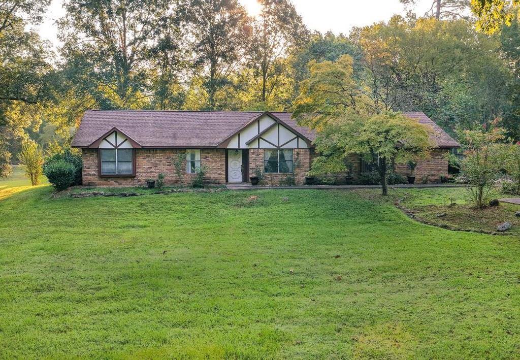 918 Clear Creek Dr, Texarkana, TX 75503