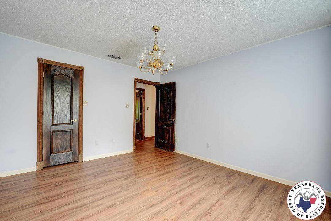 918 Clear Creek Dr, Texarkana, TX 75503