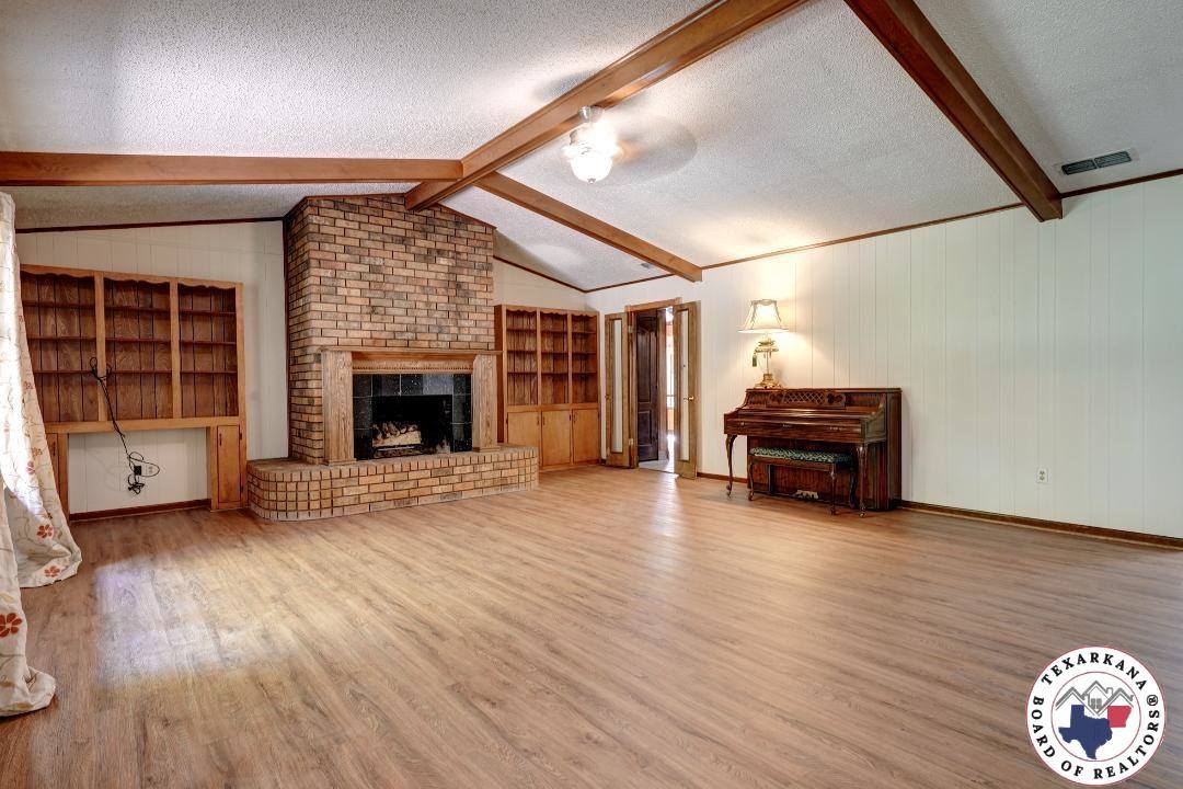 918 Clear Creek Dr, Texarkana, TX 75503