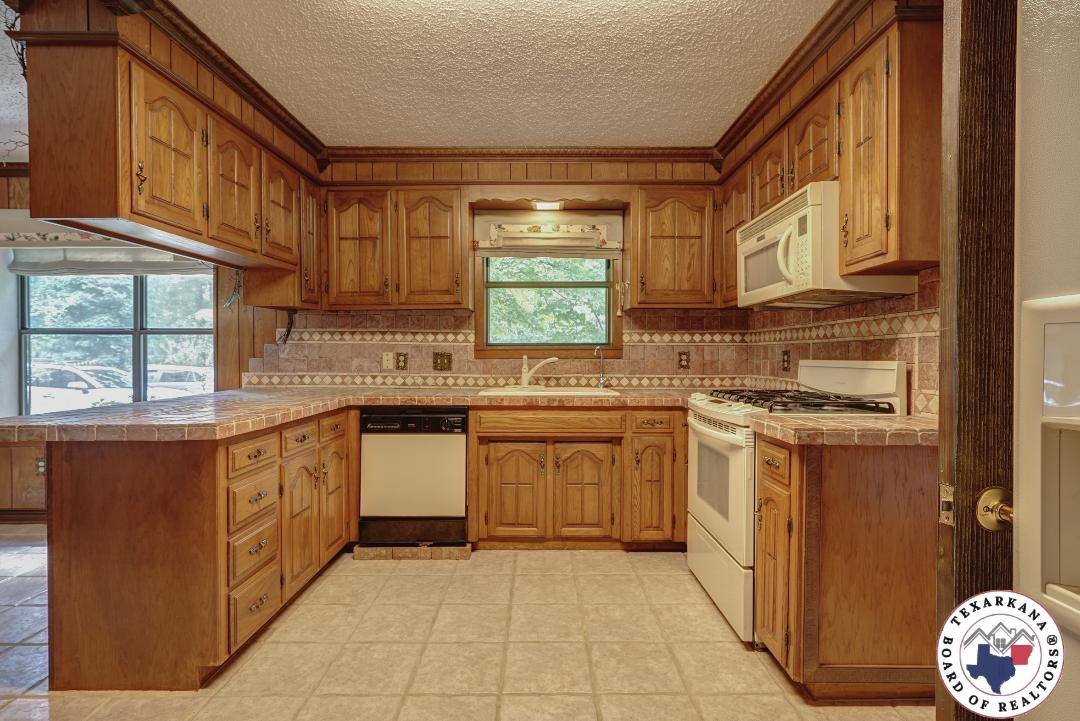 918 Clear Creek Dr, Texarkana, TX 75503