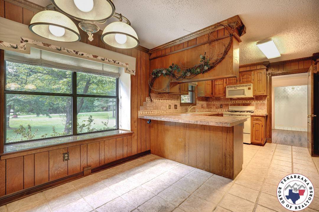 918 Clear Creek Dr, Texarkana, TX 75503