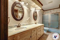 918 Clear Creek Dr, Texarkana, TX 75503