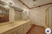 918 Clear Creek Dr, Texarkana, TX 75503