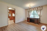 918 Clear Creek Dr, Texarkana, TX 75503