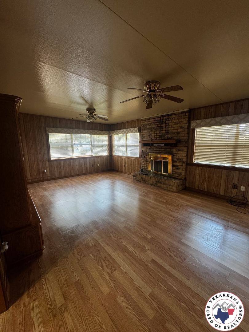 1103 N Kings Hwy, Nash, TX 75569