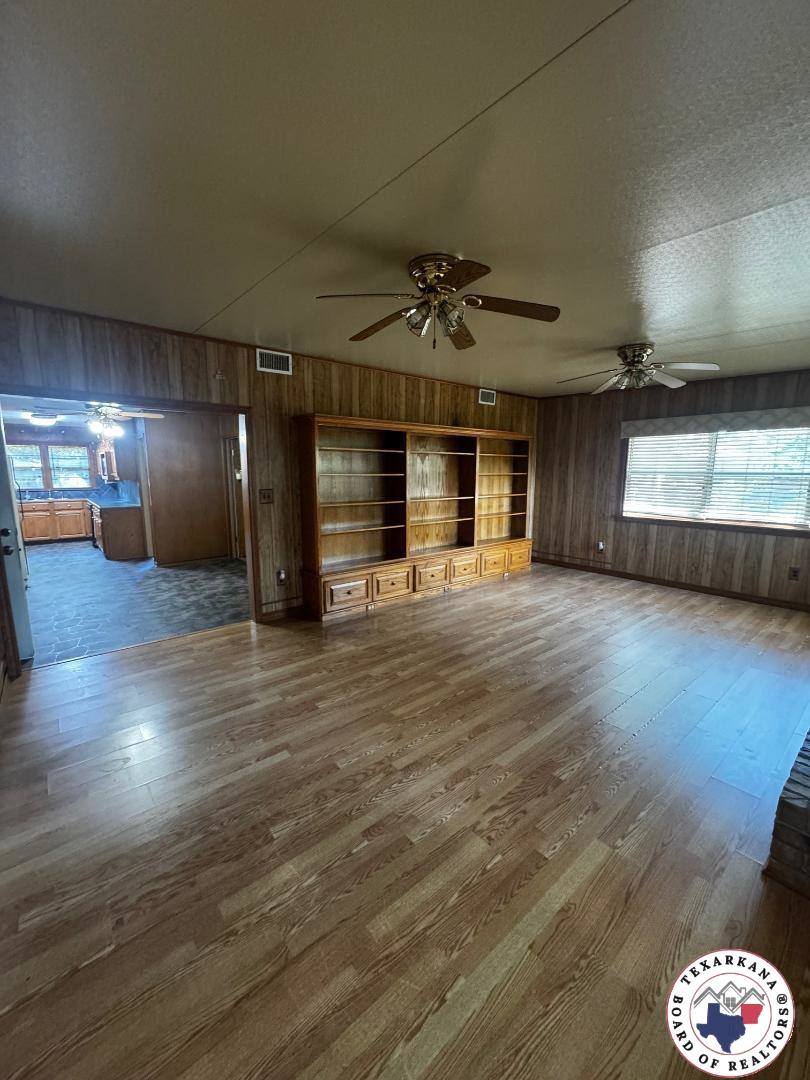 1103 N Kings Hwy, Nash, TX 75569