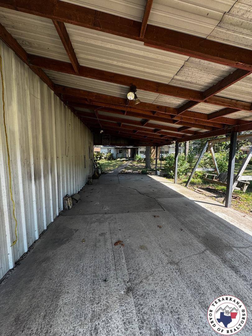 1103 N Kings Hwy, Nash, TX 75569