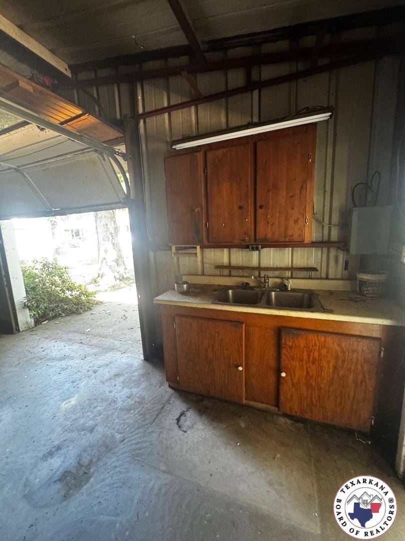 1103 N Kings Hwy, Nash, TX 75569