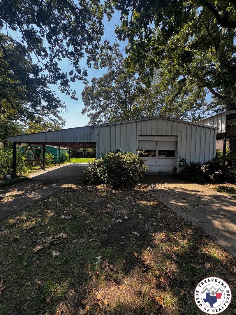 1103 N Kings Hwy, Nash, TX 75569