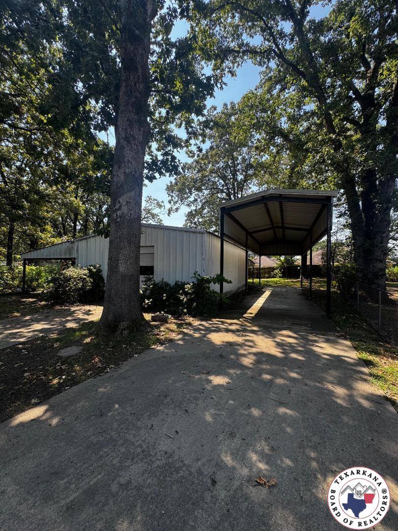 1103 N Kings Hwy, Nash, TX 75569