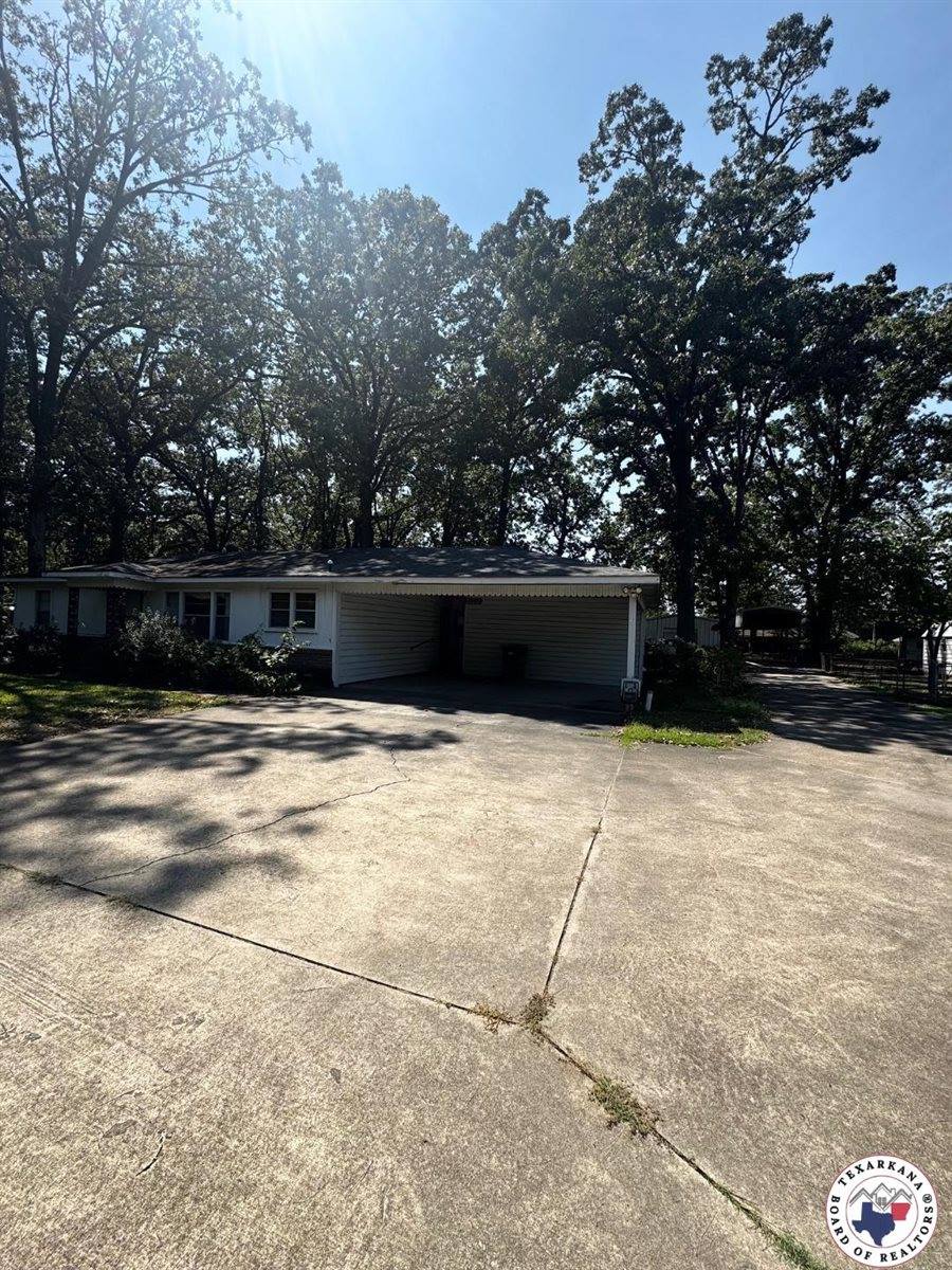 1103 N Kings Hwy, Nash, TX 75569