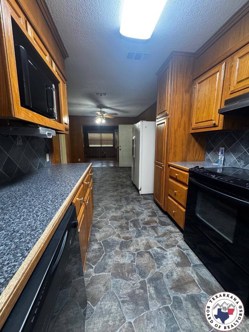 1103 N Kings Hwy, Nash, TX 75569