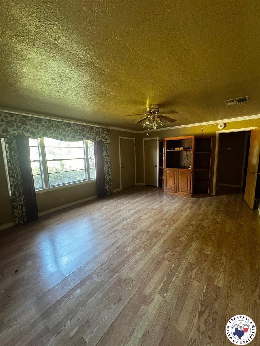 1103 N Kings Hwy, Nash, TX 75569