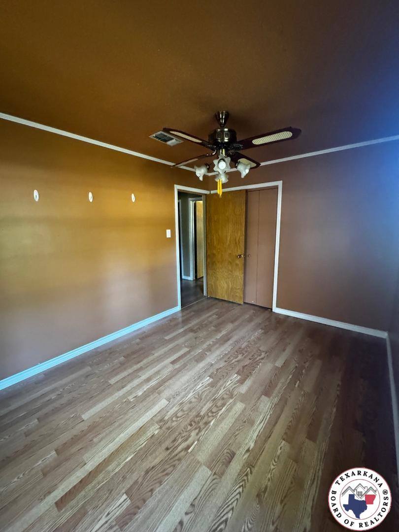 1103 N Kings Hwy, Nash, TX 75569