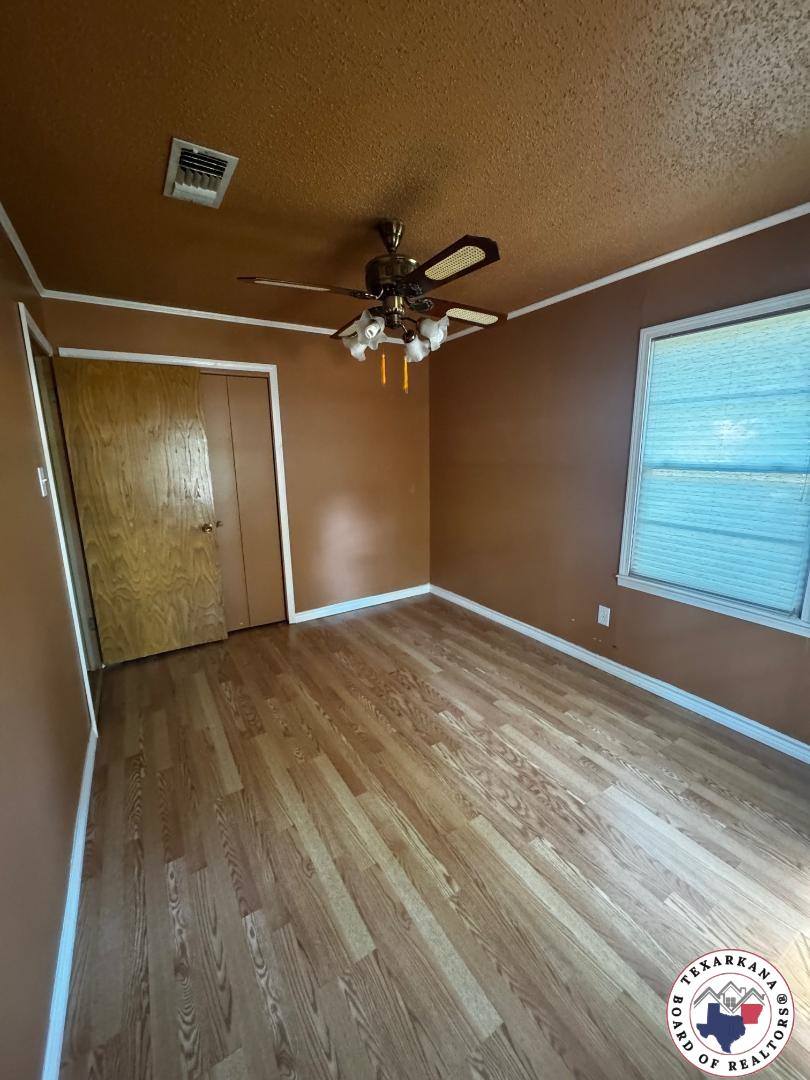 1103 N Kings Hwy, Nash, TX 75569