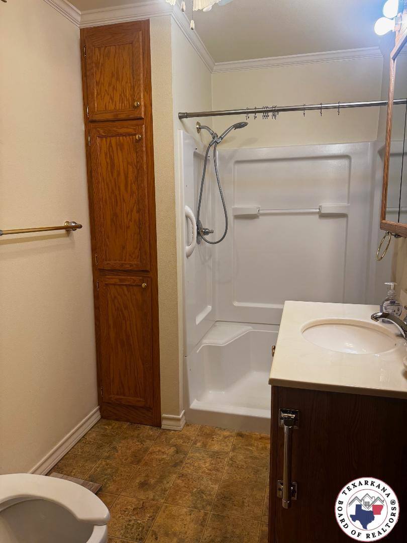 1103 N Kings Hwy, Nash, TX 75569