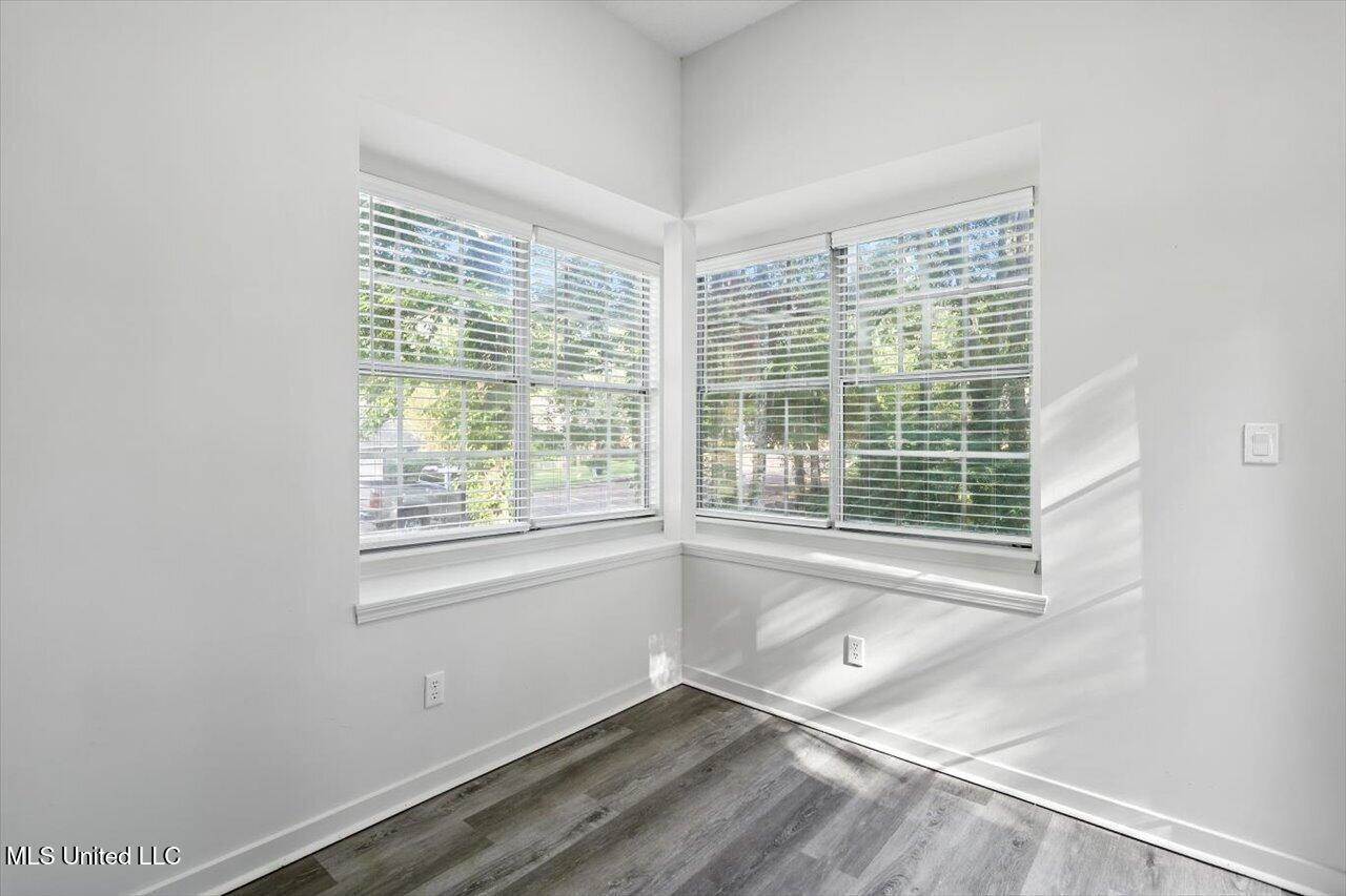 101 Glen Hollow Dr, Clinton, MS 39056