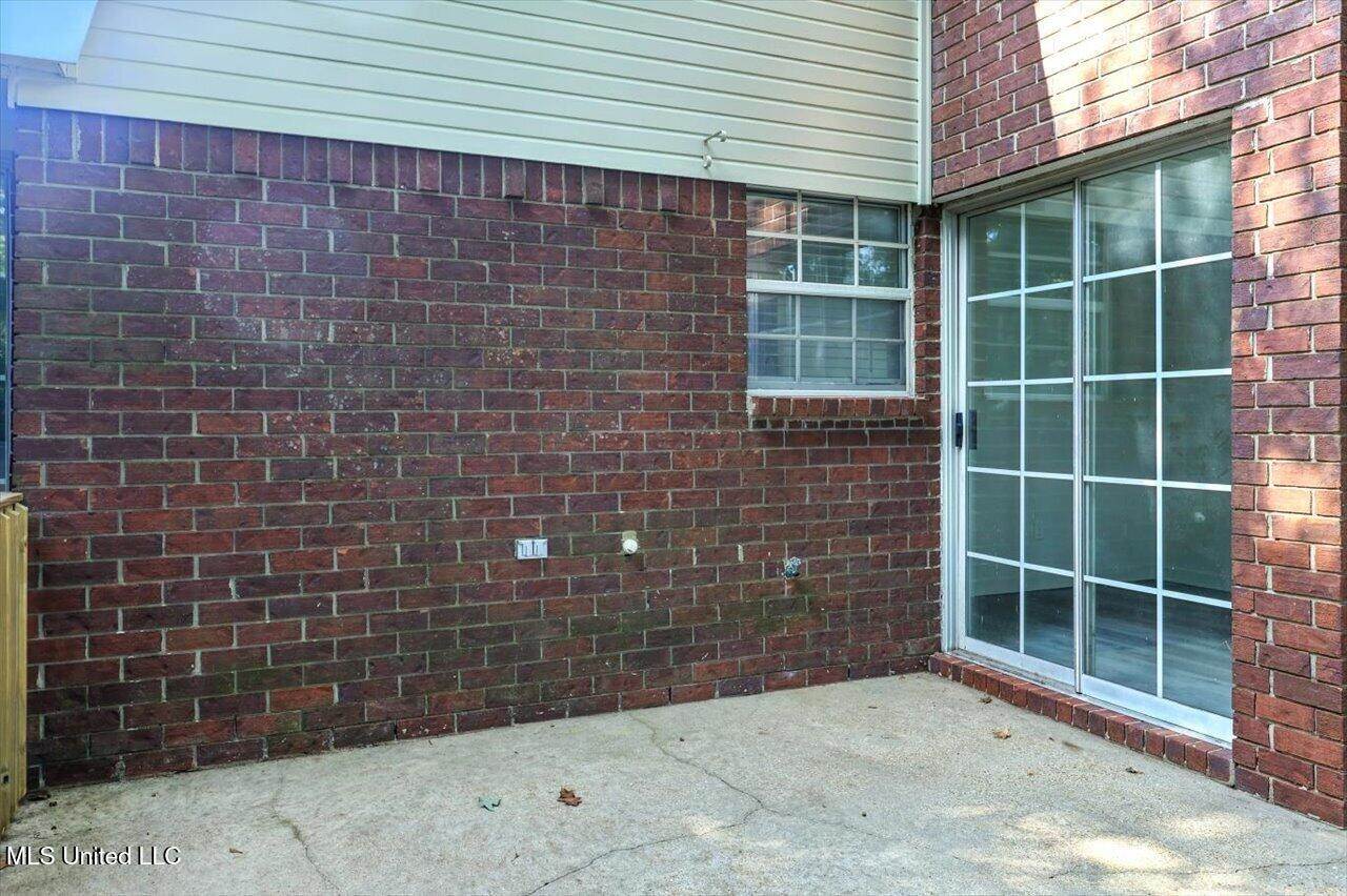 101 Glen Hollow Dr, Clinton, MS 39056