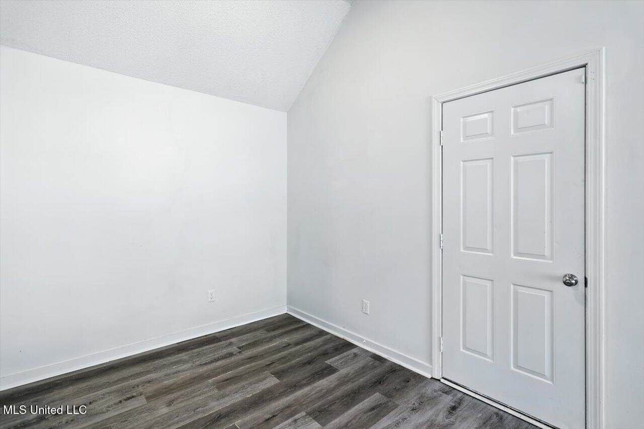 101 Glen Hollow Dr, Clinton, MS 39056