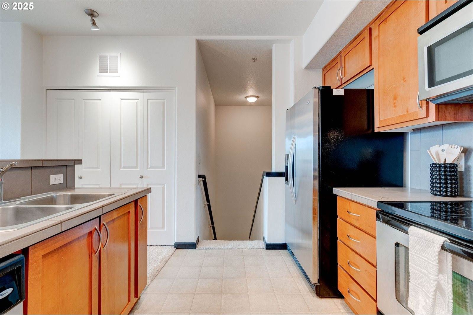 695 Falling Waters, Portland, OR 97229