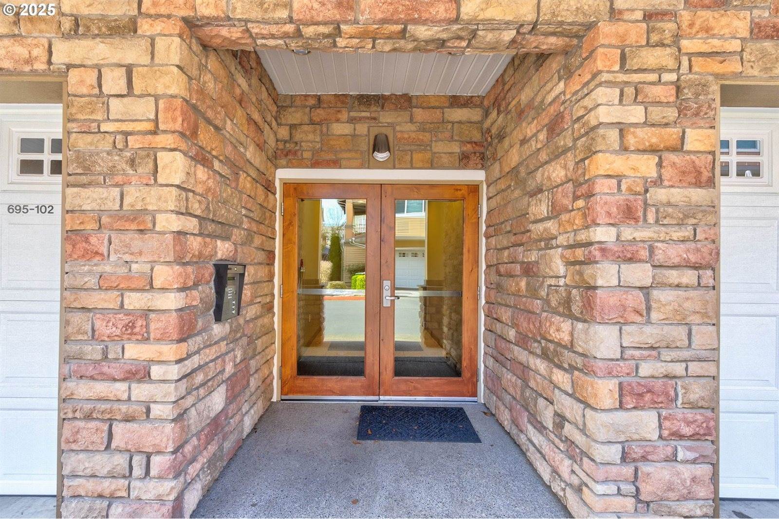 695 Falling Waters, Portland, OR 97229