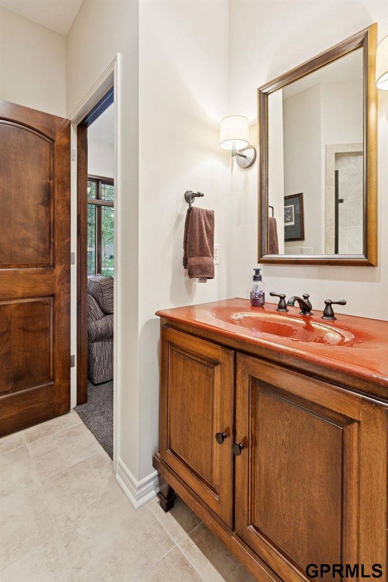 1209 North 188 Street, Elkhorn, NE 68022