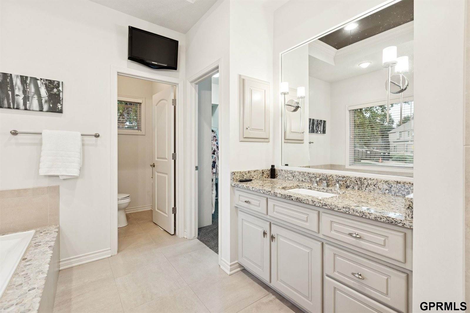 1209 North 188 Street, Elkhorn, NE 68022