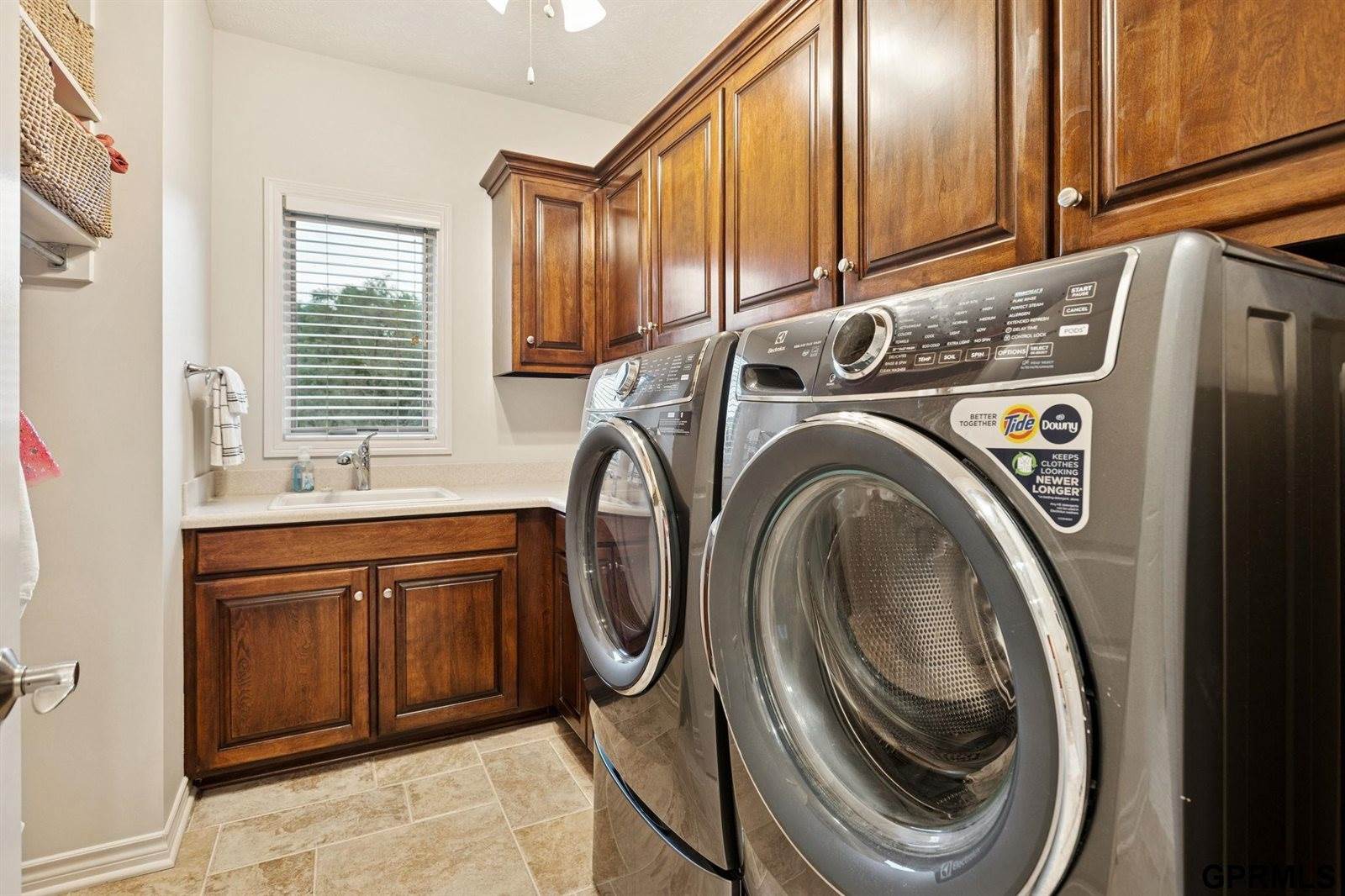 1209 North 188 Street, Elkhorn, NE 68022