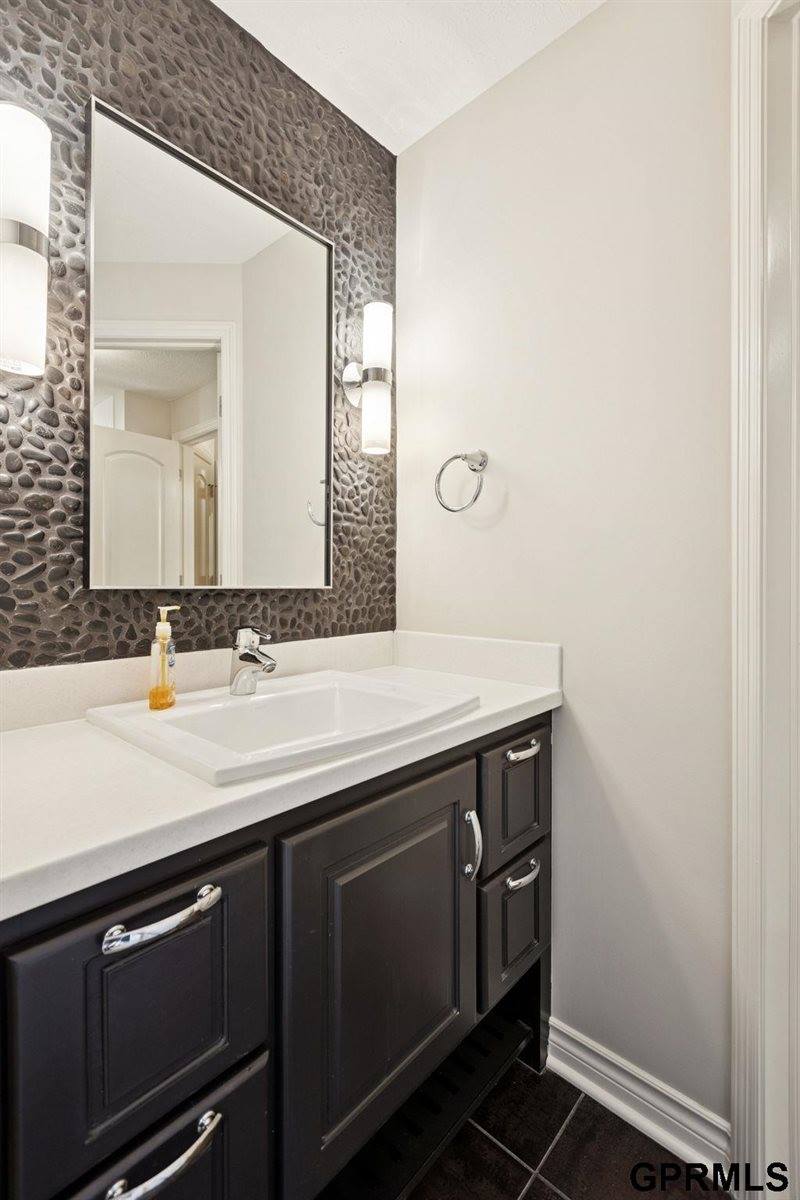 1209 North 188 Street, Elkhorn, NE 68022