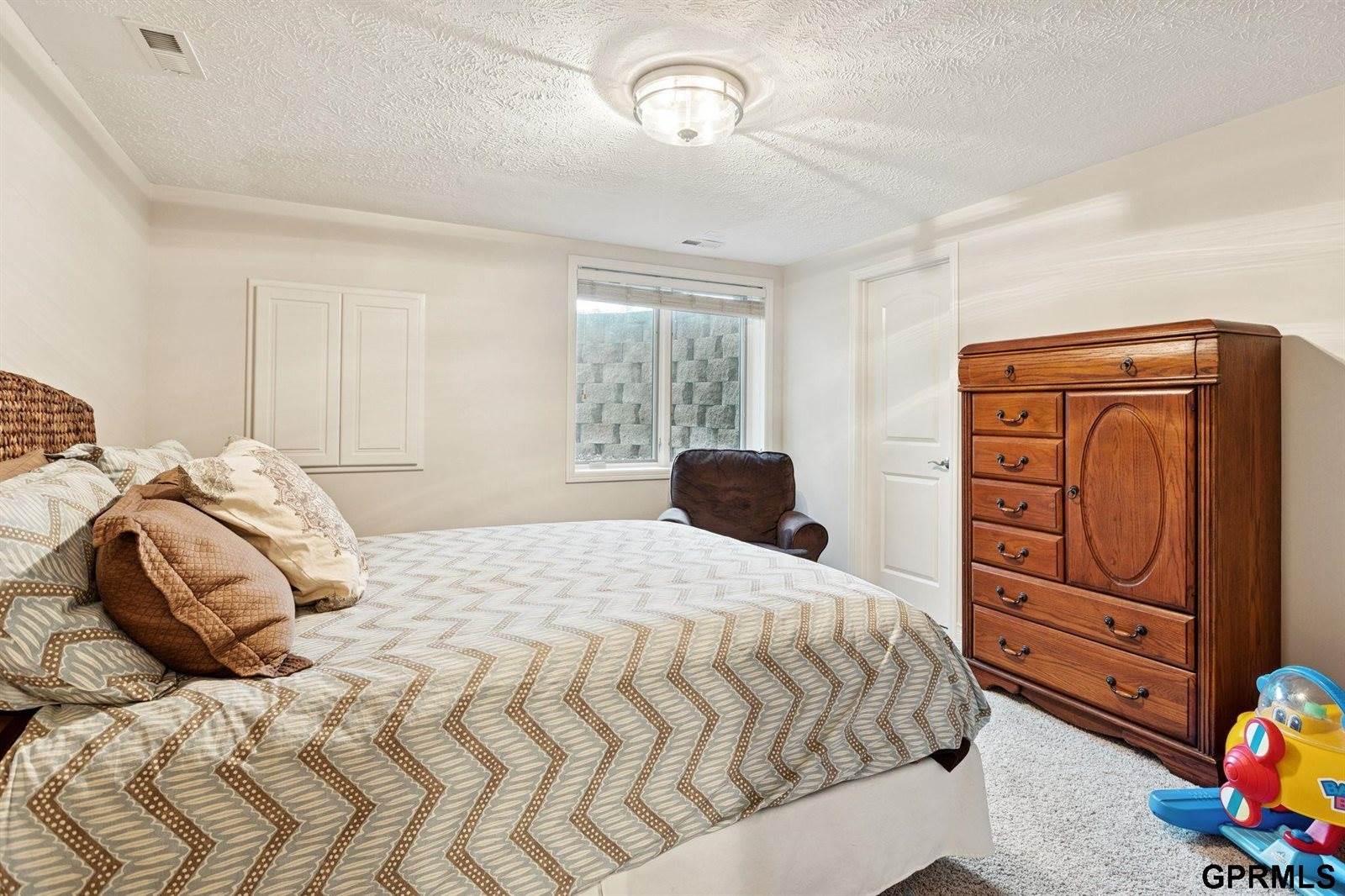 1209 North 188 Street, Elkhorn, NE 68022