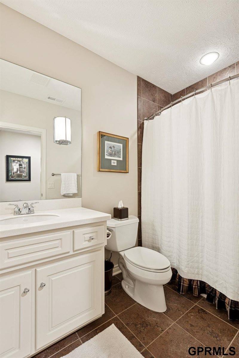 1209 North 188 Street, Elkhorn, NE 68022