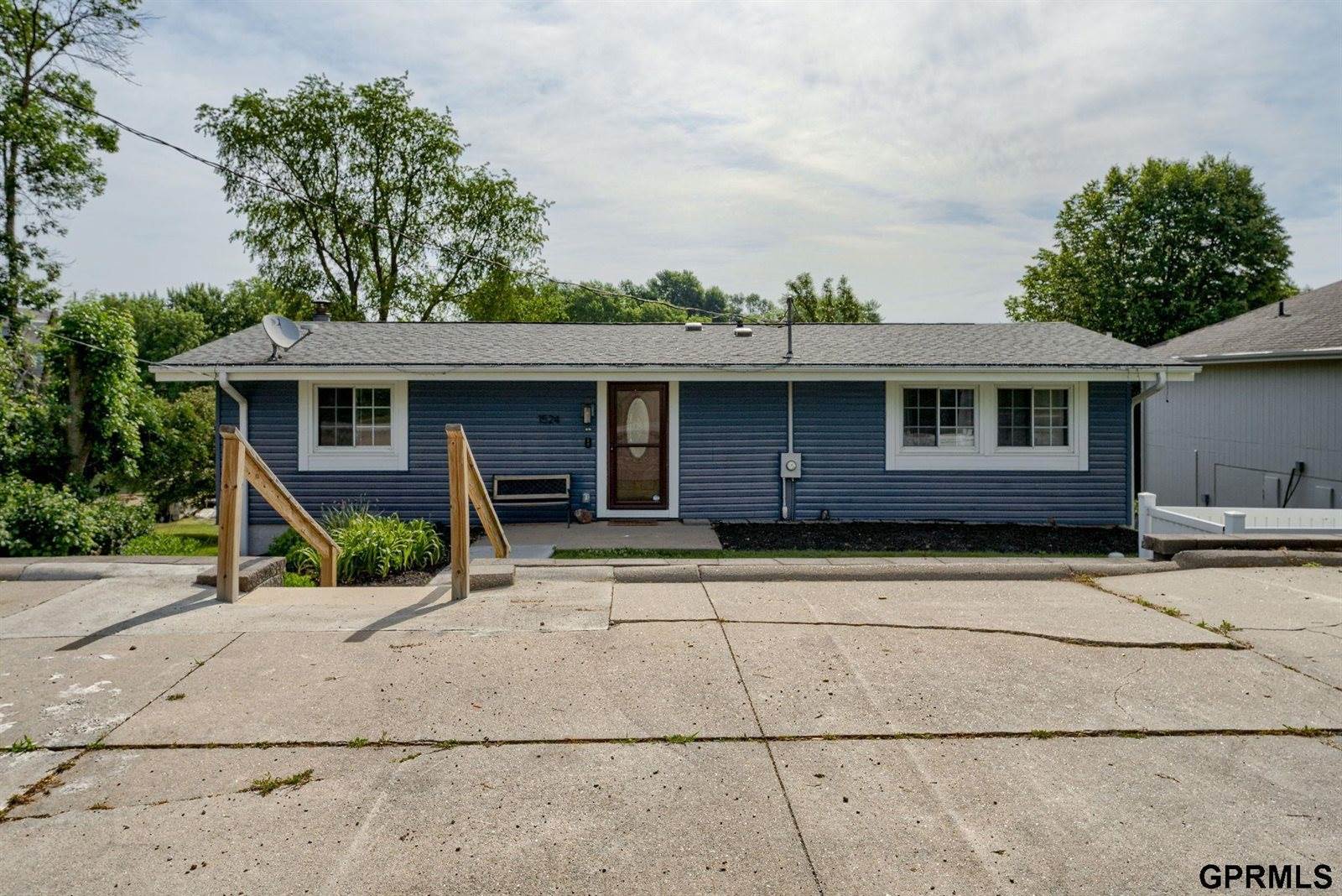 1524 Trumball Terrace, Plattsmouth, NE 68048