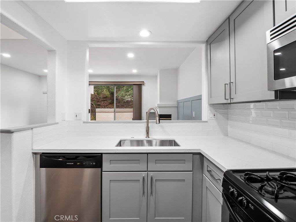 11374 Old Ranch Circle, Chatsworth, CA 91311