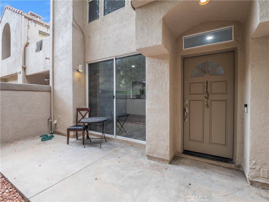 11374 Old Ranch Circle, Chatsworth, CA 91311
