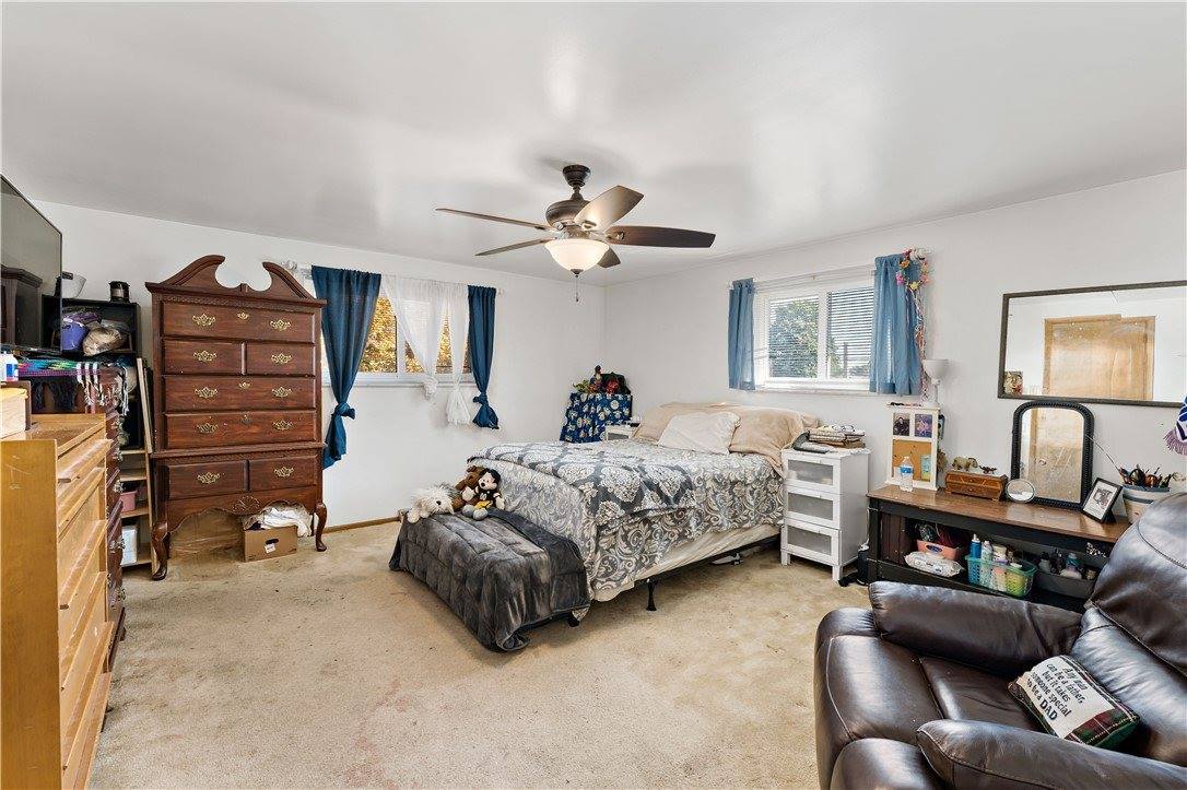 38 May Ave, Stowe Township, PA 15136