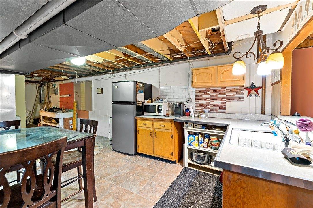 38 May Ave, Stowe Township, PA 15136