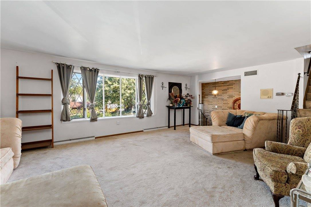 38 May Ave, Stowe Township, PA 15136