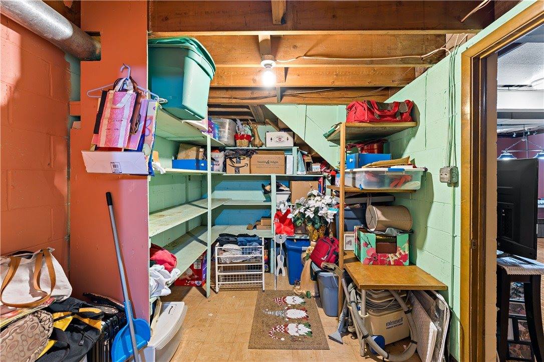 38 May Ave, Stowe Township, PA 15136