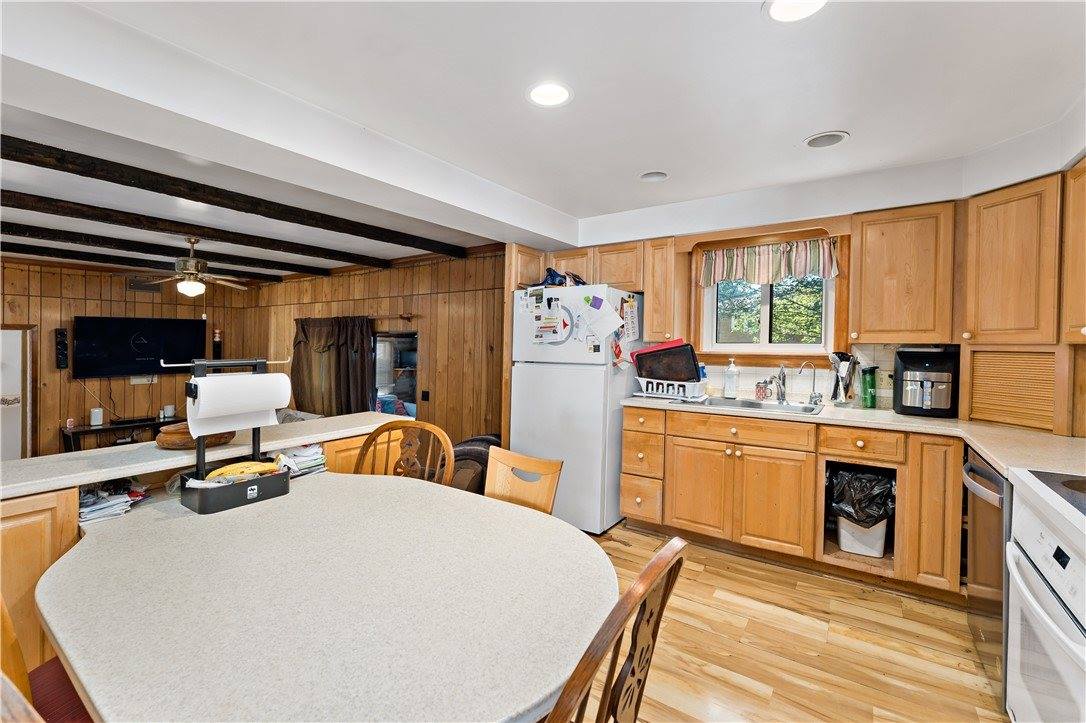 38 May Ave, Stowe Township, PA 15136