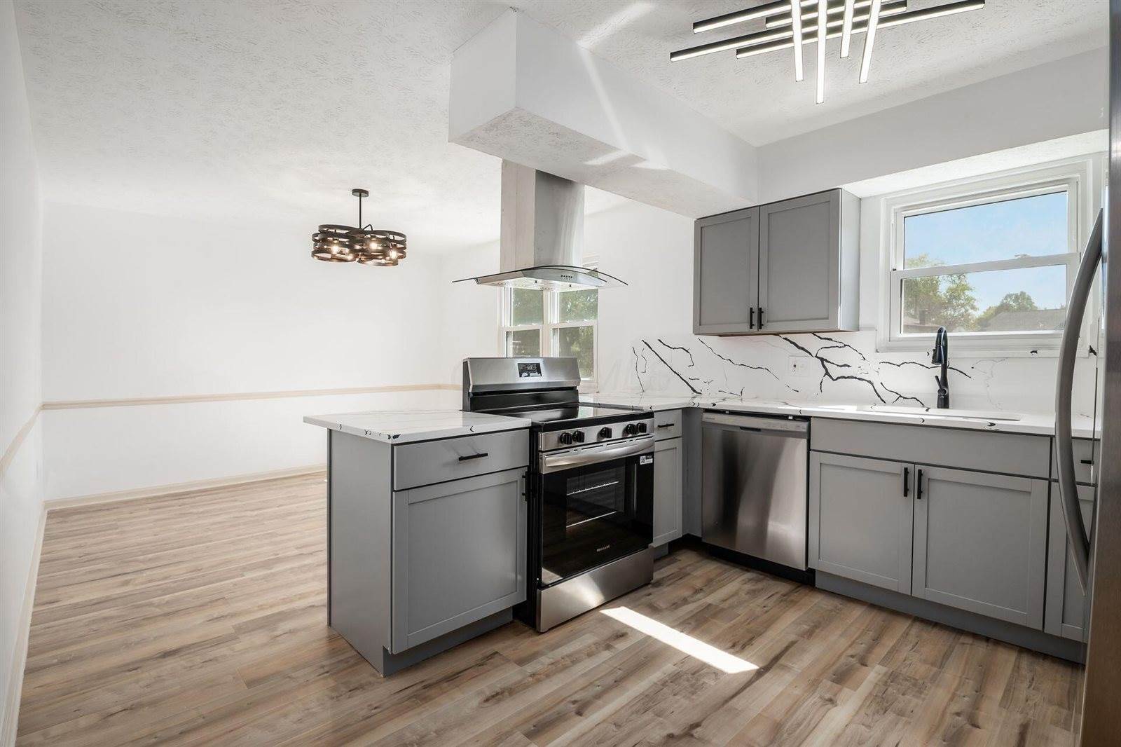 1969 Forest Lake Court, Grove City, OH 43123