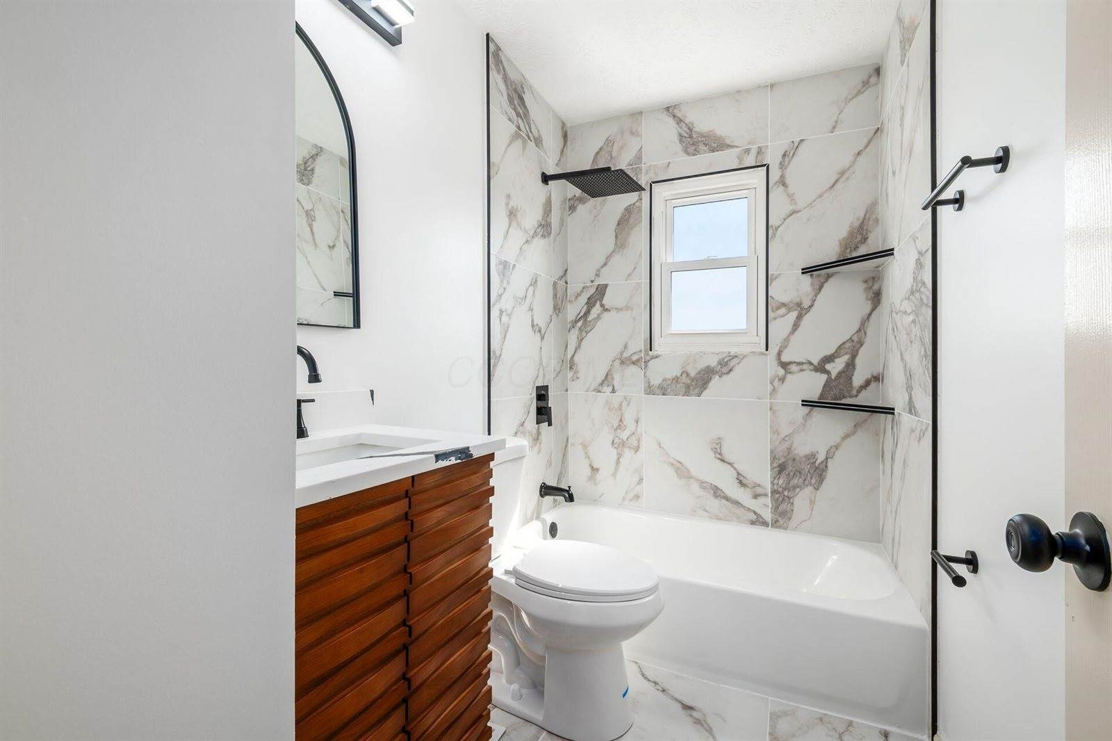 1969 Forest Lake Court, Grove City, OH 43123