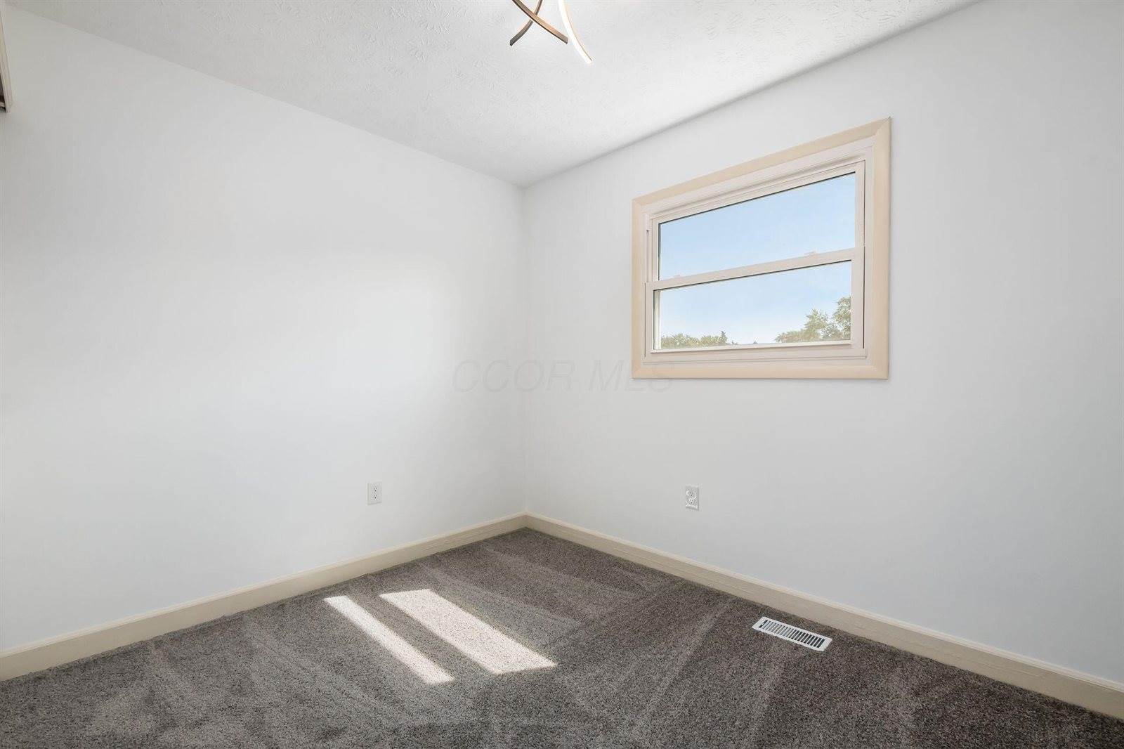 1969 Forest Lake Court, Grove City, OH 43123